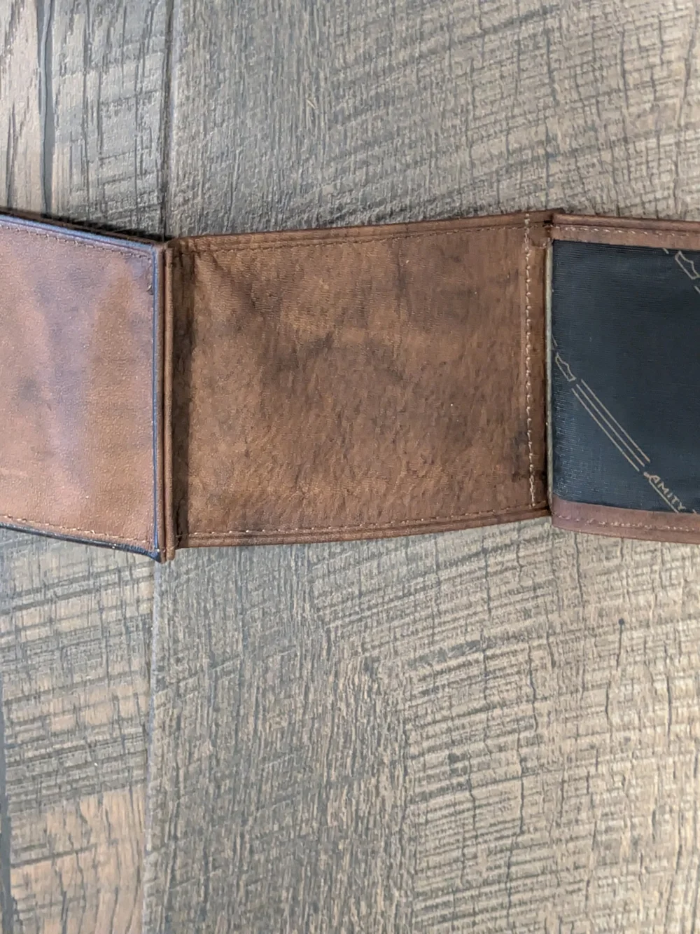 Vintage Amity Men's Trifold Wallet Brown Cowhide Leather Billfold NOS Classic